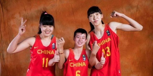 中国女篮2米26神塔又发威！26分钟狂砍42+25，15岁女姚明潜能无限(3)