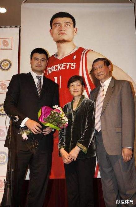 中国男篮巨人姚明2米26，他的女儿、父亲、爷爷都有多高？(2)