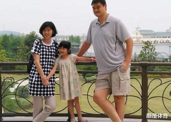 中国男篮巨人姚明2米26，他的女儿、父亲、爷爷都有多高？(4)