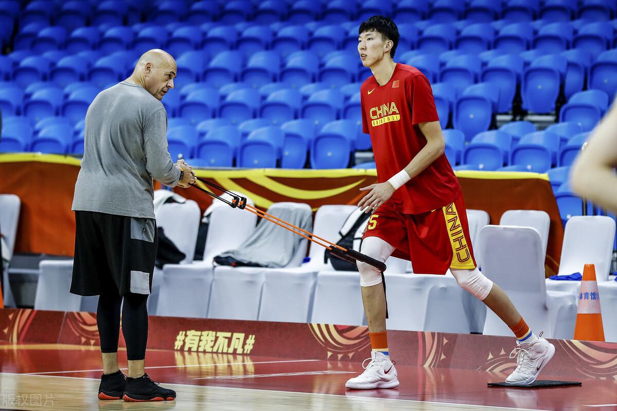 杜锋暴怒失控却收获球迷掌声，中国男篮需要一位有血性的教练(4)