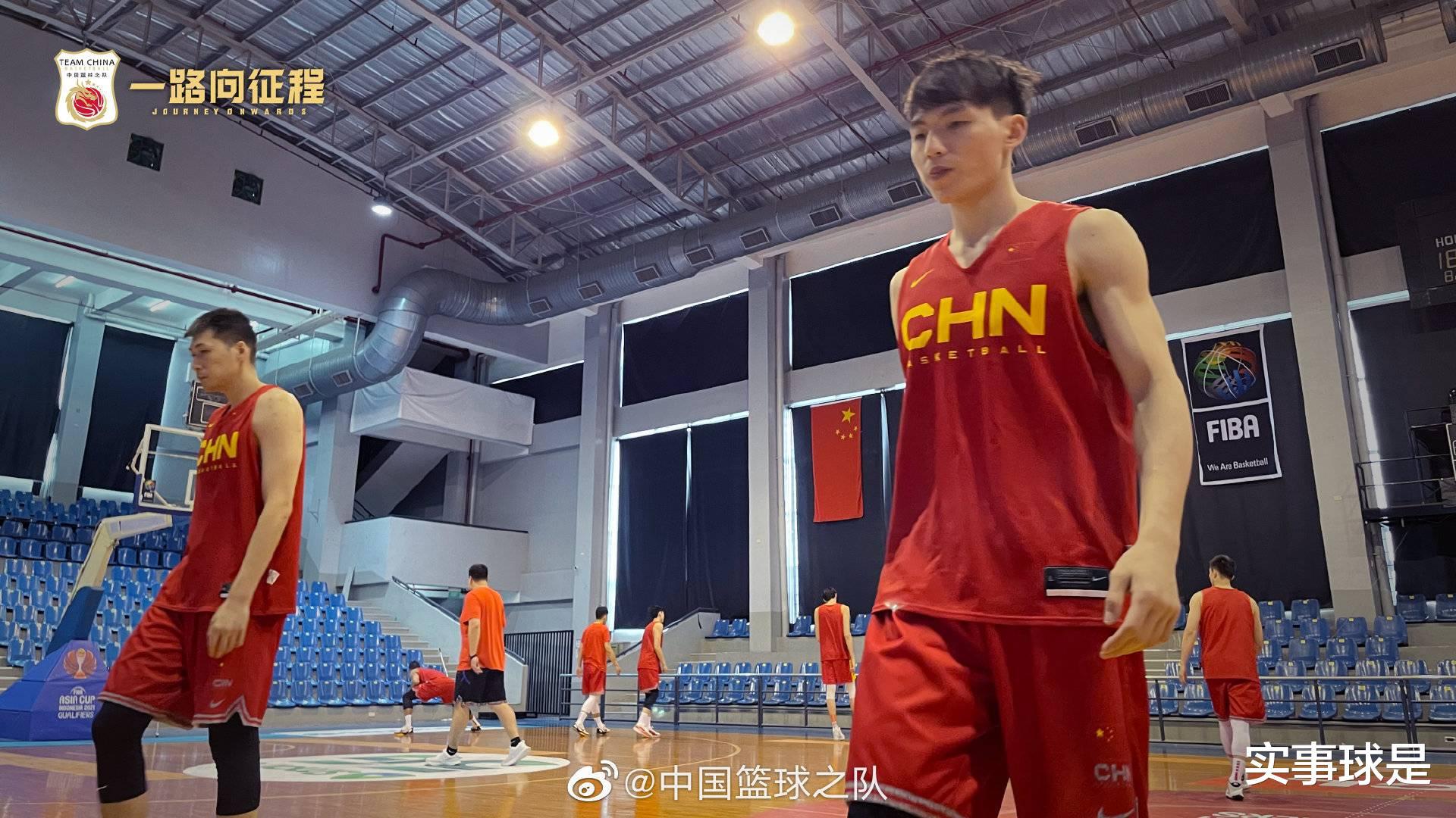 周琦化身眼镜侠，中国男篮仍在菲律宾训练，将赴加拿大迎5场恶战(4)