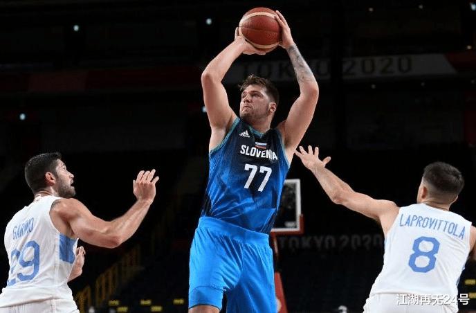 FIBA男篮最新排名出炉！东契奇带队杀入前四，中国领先日本7位，第一毫无悬念(5)