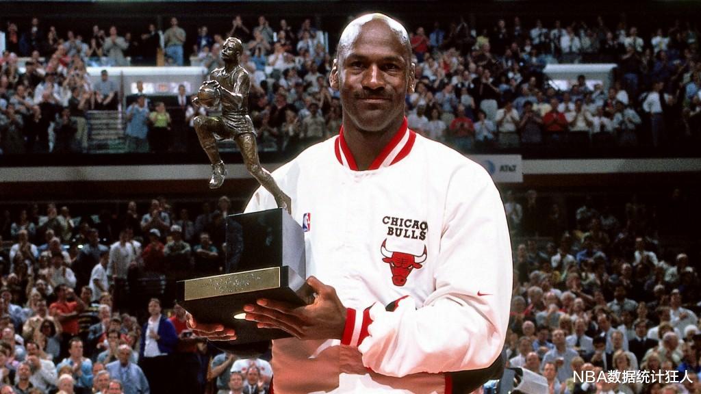 解析：为什么说1987-88赛季常规赛MVP是NBA历史上竞争最激烈的，因为有3个历史最佳球员。