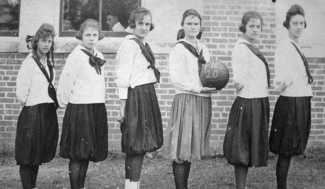 都2021年了，还是有人只能穿裙子打篮球(7)
