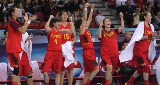 中国女篮大胜澳大利亚，三战全胜晋级半决赛，韩旭两双黄思静爆发(5)