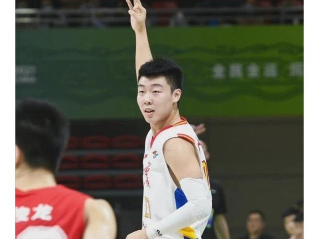 辽宁队的新秀俞泽辰有没有可能进入中国男篮？杜锋会给他机会吗？(1)