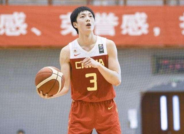 中国男篮3人将离队，12人名单出现变化，杜锋最看重两位新人(5)