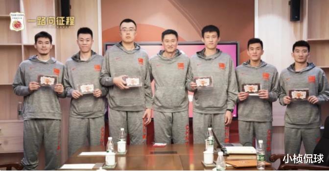 中国男篮或14人出征，巩晓彬忙着当“私教”，新疆队迎强援盼进季后赛(1)