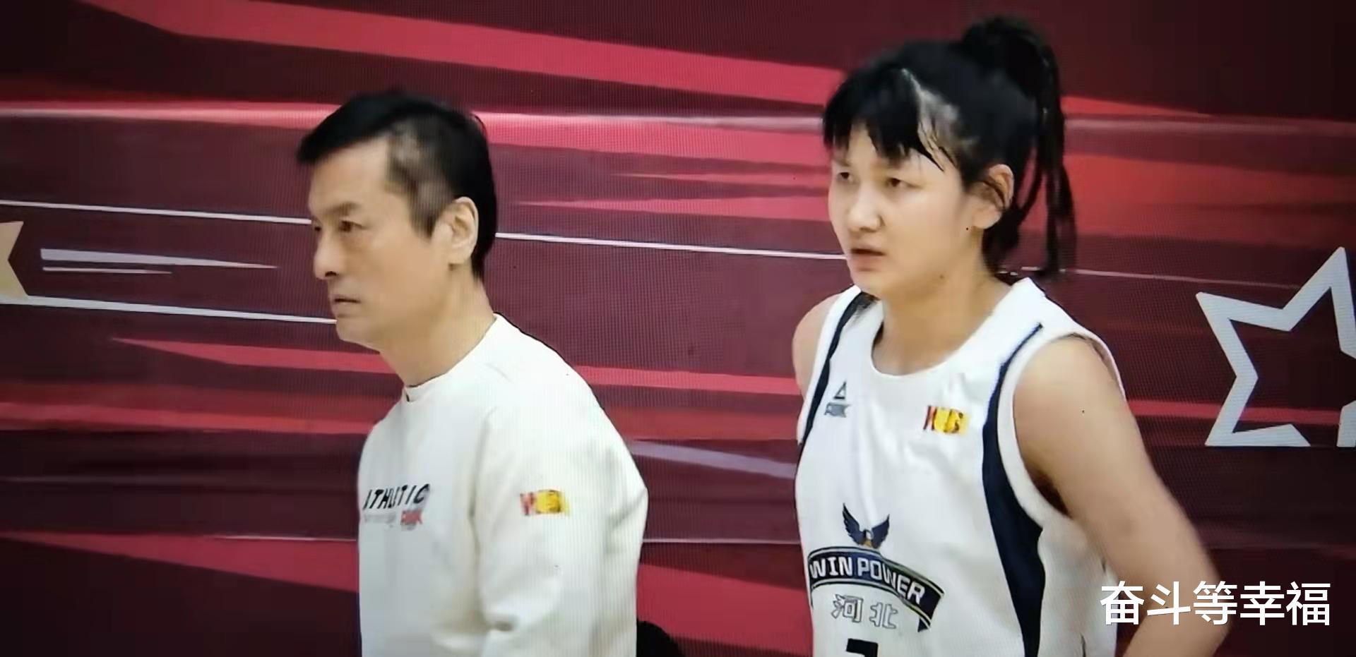 WCBA常规赛，北京女篮82比57击败河北队，郭子瑄空砍25分无力救主(6)