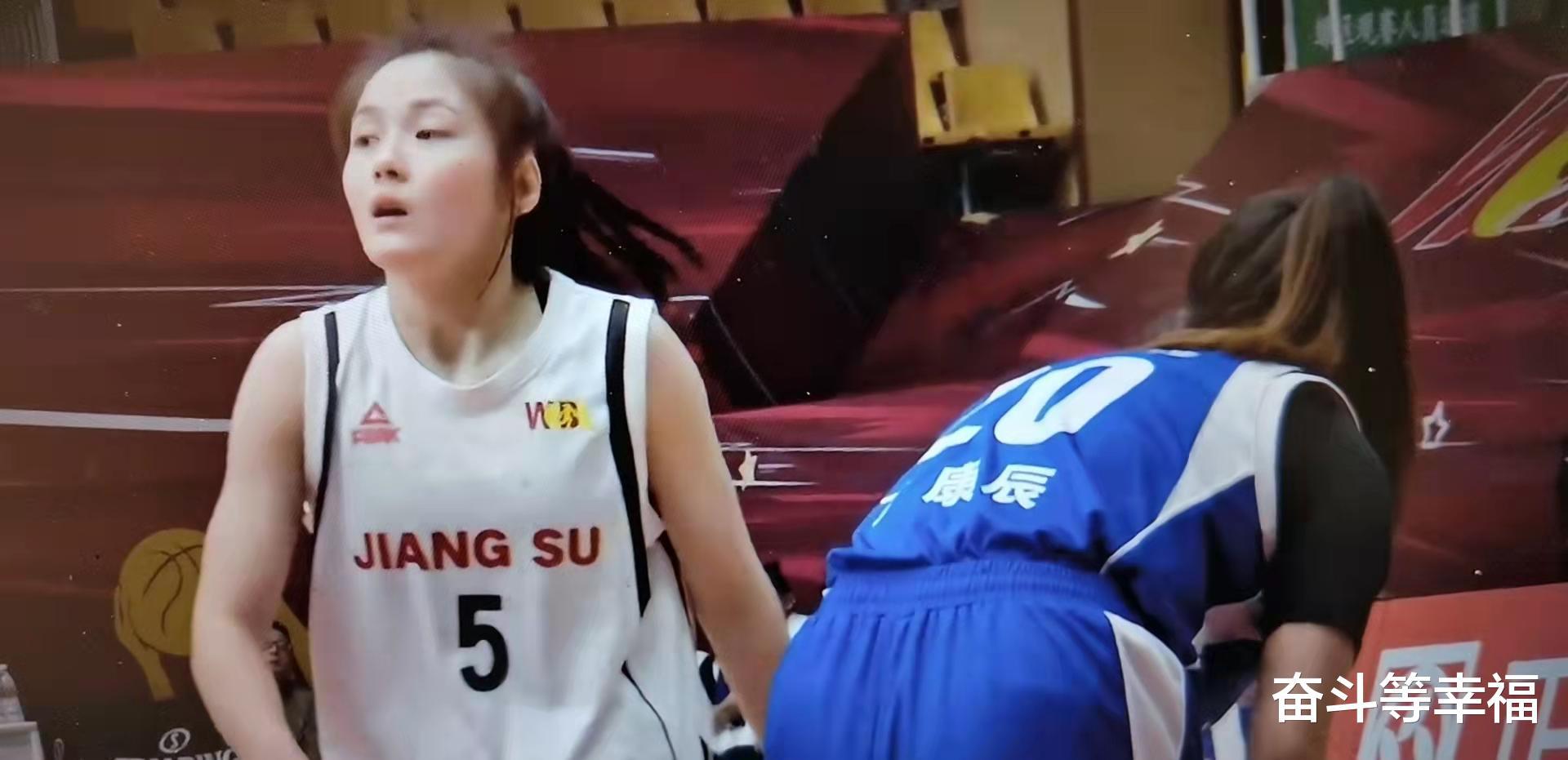 张曼曼狂砍25分，江苏女篮87比68击败上海女篮，江苏6人得分上双(5)