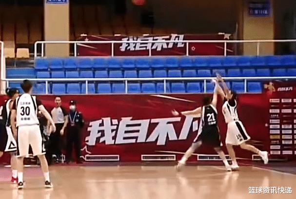 中国篮坛再现退赛事件，严惩裁判和技术台人员，姚明不能坐视不理(1)