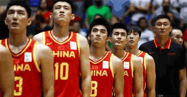 中国篮球的奇耻大辱，12人被罚下8人，是裁判误判还是另有隐情