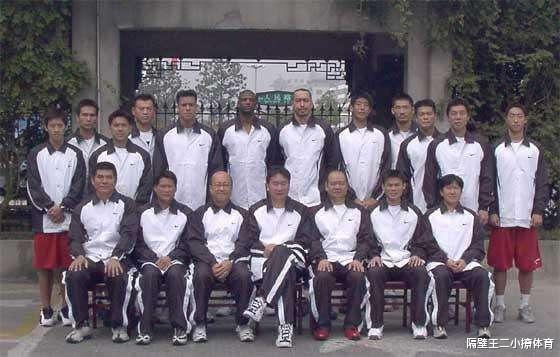 因裁判执法不公而愤怒离开？回顾台湾新浪狮篮球队的CBA之旅(1)