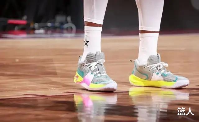 NBA球员上脚：詹姆斯2双战靴，李宁和匹克的球鞋都有(5)