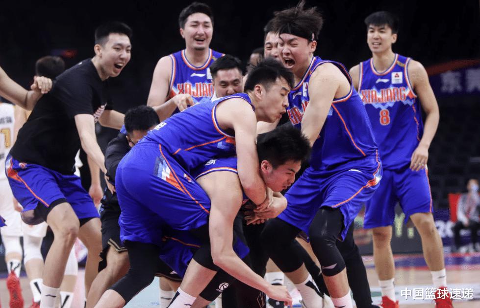 CBA焦点战！新疆男篮全力冲击季后赛，阿的江手握优势心不慌！(2)