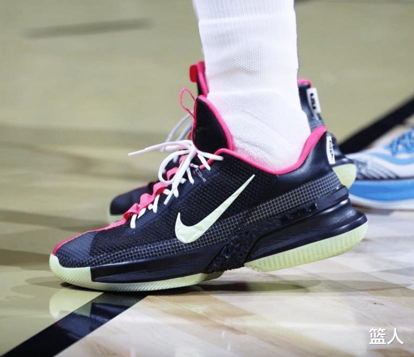 NBA球员上脚：詹姆斯威少穿支线，安踏和361度的球鞋都有！(10)
