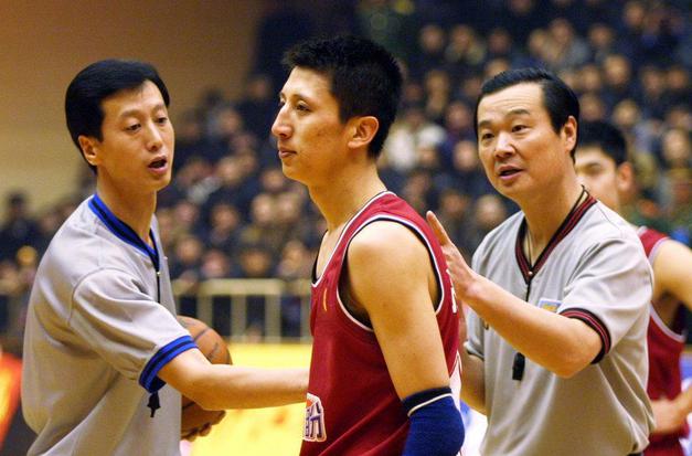 中国男篮数一数二的后卫，尤纳斯都对他赞赏不已，退役后成了主教练？(3)
