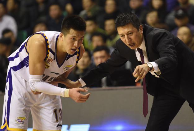 中国男篮数一数二的后卫，尤纳斯都对他赞赏不已，退役后成了主教练？(4)