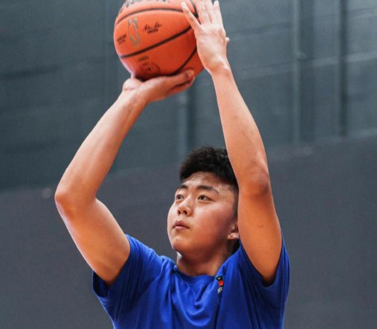 恭喜杨鸣，辽宁男篮收获下一个张镇麟，17岁小将挑战NCAA！(5)