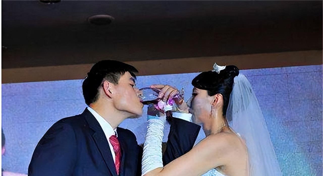 39岁中国女篮前队长陈楠：退役后嫁给公务员，生下2个儿子(16)