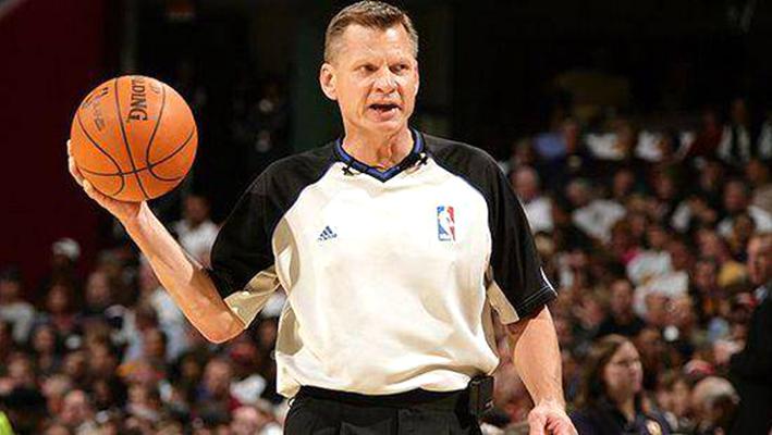 NBA裁判终于回应了格林犯规！(1)