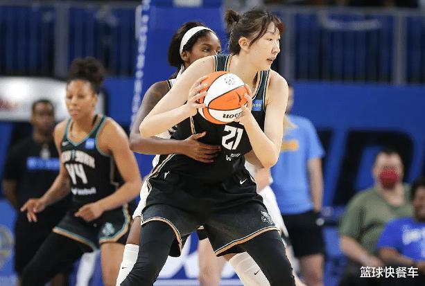 韩旭遗憾落选？WNBA全明星首发出炉：中国女篮双塔集体出局？(1)