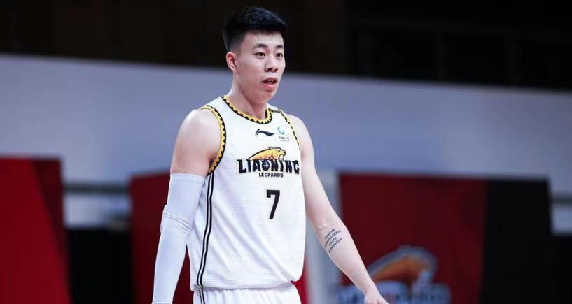 中国男篮四人参加NBA选秀，结果全军覆没，只有在夏联证明自己了(3)