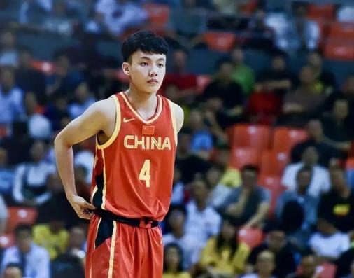 中国男篮世预赛结束后，徐杰采访时说出3点，朱芳雨想错了(6)