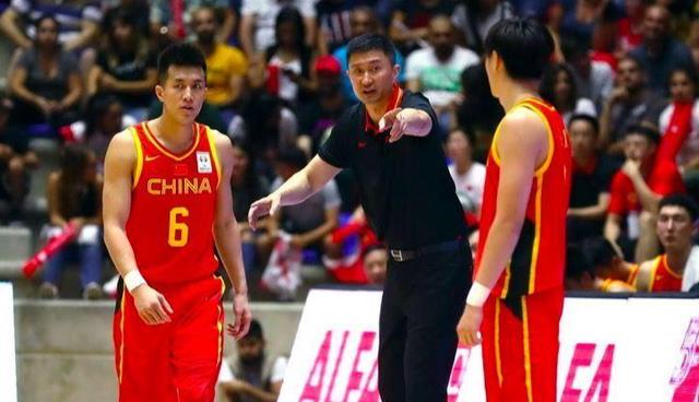 看五任中国男篮主教练对郭艾伦的评价！太犀利了，不适合打控卫(1)