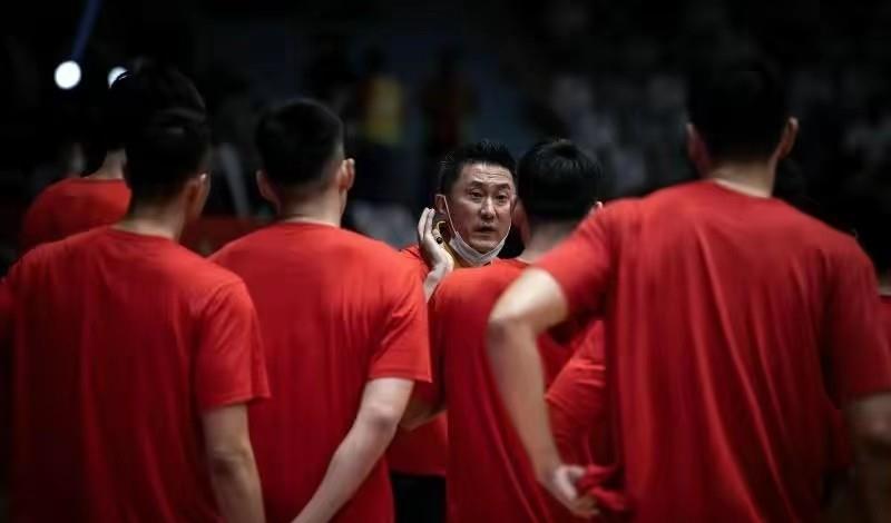 复盘中国男篮失利的原因，教练球员都难辞其咎，唯一人可昂首离开(6)
