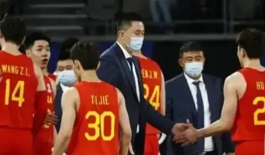 中国男篮关于赵睿离队，接下来教练组决定给徐杰和姜伟泽更多机会(3)