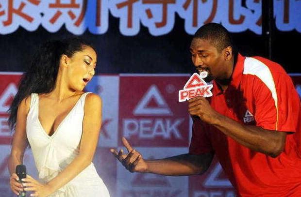 中国美女爱上NBA球星，跟着来到美国谈恋爱，却遭到殴打和欺骗(5)
