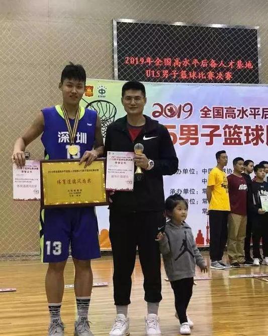 中国篮球小将收到13所NCAA大学邀请！天赋满满：身高2米08