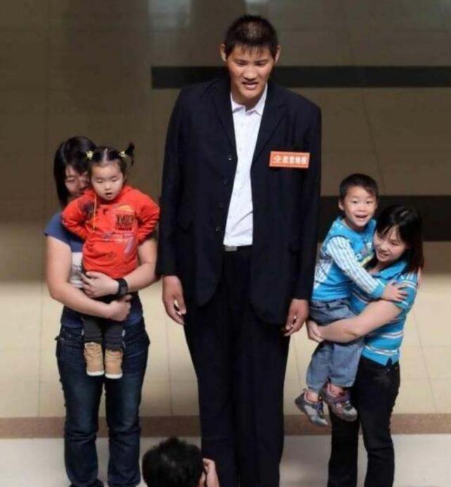 身高2米46，号称姚明继承人！中国第一巨人赵亮为何没打CBA？(2)