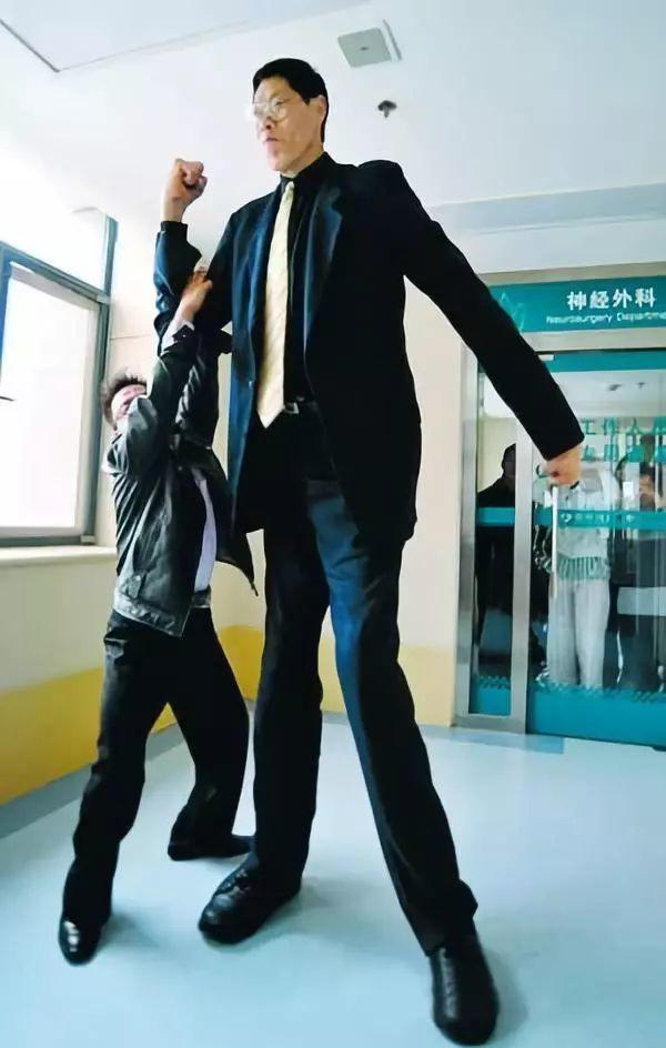 身高2米46，号称姚明继承人！中国第一巨人赵亮为何没打CBA？(3)