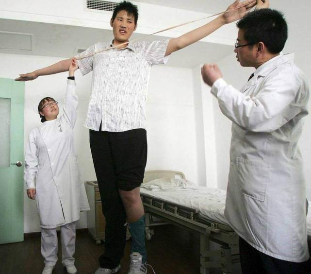 身高2米46，号称姚明继承人！中国第一巨人赵亮为何没打CBA？(5)