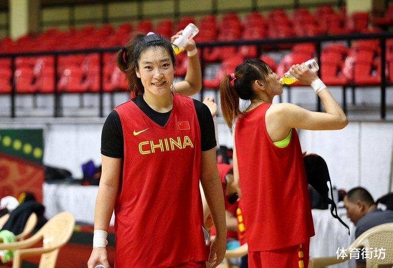 出炉了，中国女篮12人名单浮现，两大神塔联手女勒布朗，剑指冠军(3)