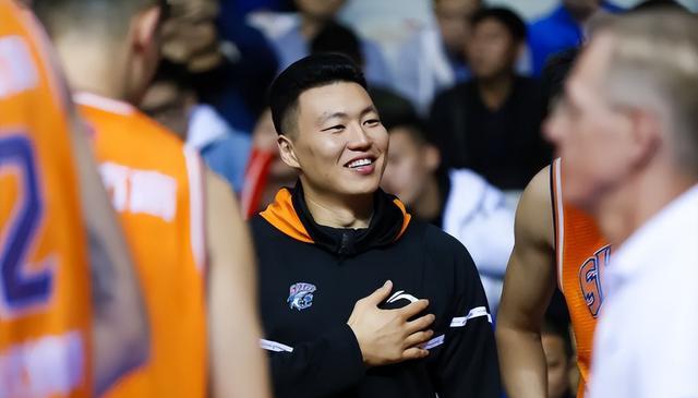 拒绝退役！中国男篮大牌球员复出，加盟家乡球队，要重返CBA(4)