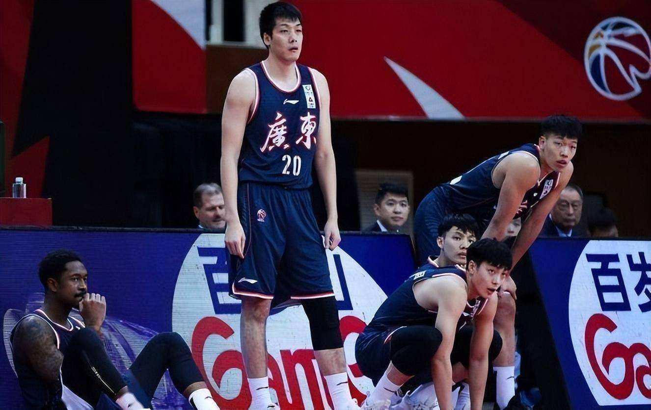 广东男篮人员调整，马力克离队准备转型，朱芳雨帮其兜底2年合同(3)