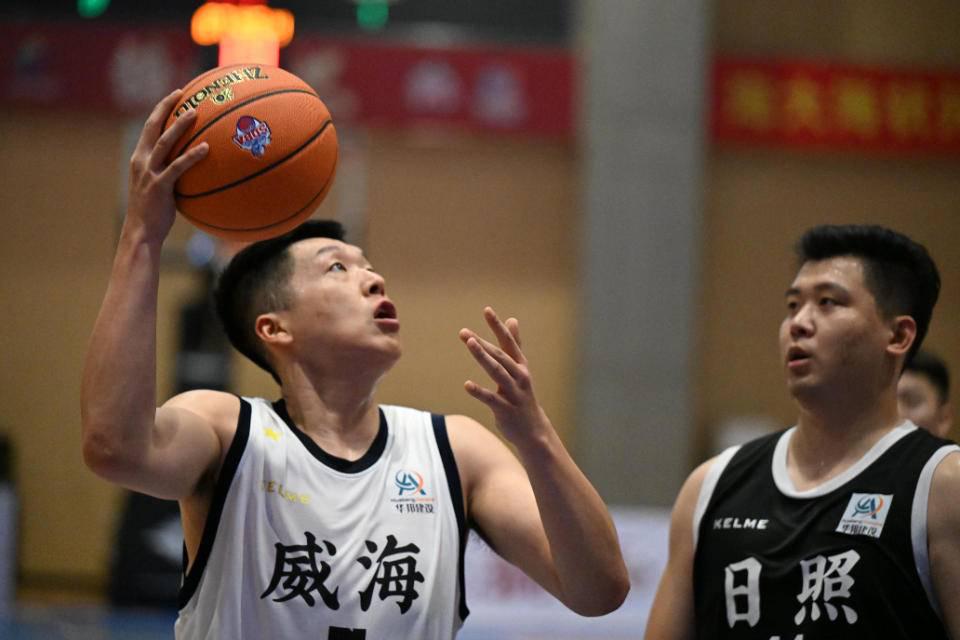 山东省男子篮球联赛B组第四比赛日，临沂队以全胜战绩完美收官