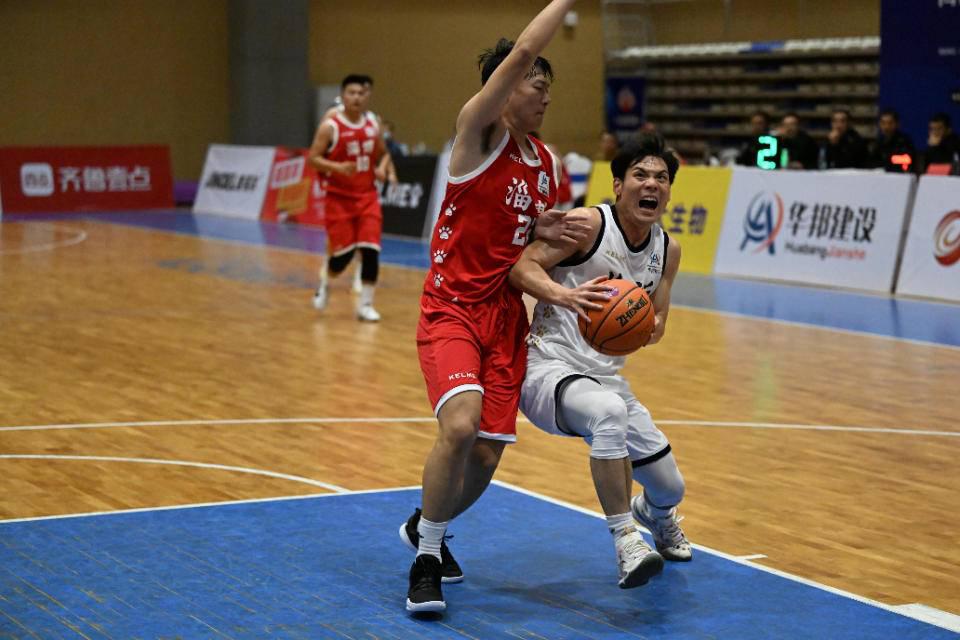 山东省男子篮球联赛B组第四比赛日，临沂队以全胜战绩完美收官(4)