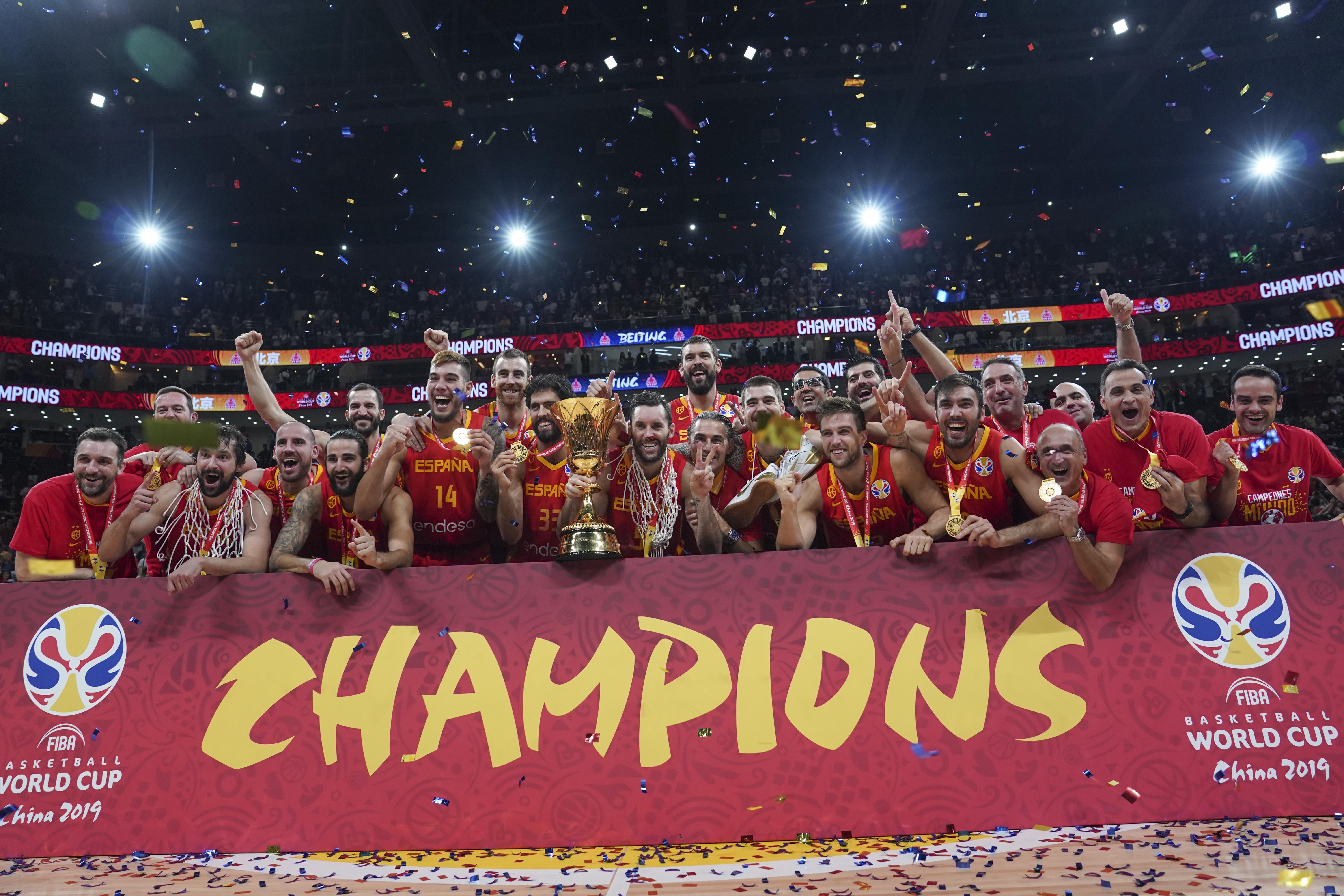 新华社体育部评出2022年国际体育十大新闻之九：西班牙男篮首次登顶世界第一