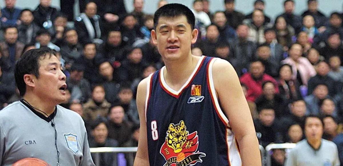 逍遥王巩晓彬在篮球圈的地位，杨毅直呼: 他就是山东省的乔丹！(6)