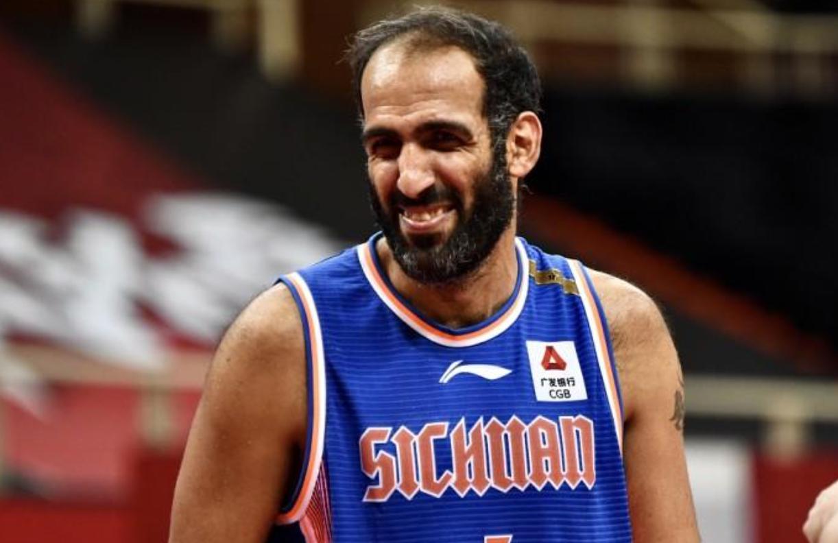 36分钟篮板联盟第2 37岁伊朗老妖遭阿喀琉斯之踵 他还能重返CBA吗(3)