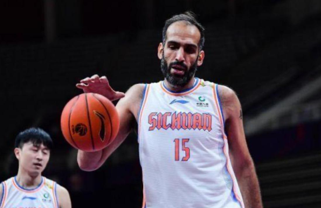 36分钟篮板联盟第2 37岁伊朗老妖遭阿喀琉斯之踵 他还能重返CBA吗(5)