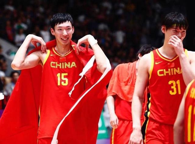 虽有不足，但天赋出众，年轻即资本，周琦仍是中国男篮最大依仗！(6)