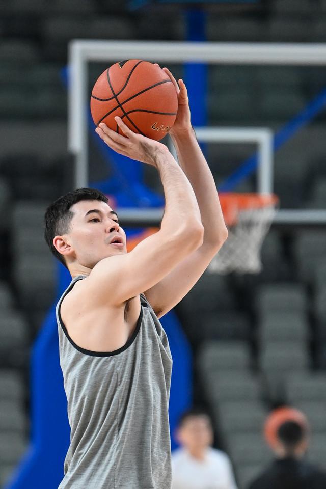（体育）篮球——新疆男篮启用新主场