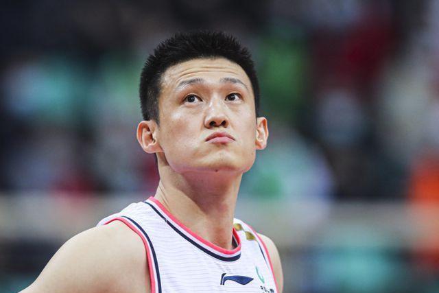 周鹏时代落幕！中国男篮新队长出炉，30岁神将令乔帅信赖