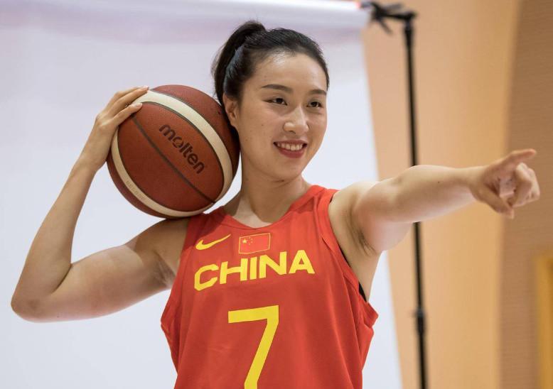女篮：中午12点，中国女篮队长正式宣布退役，姚明遗憾(2)
