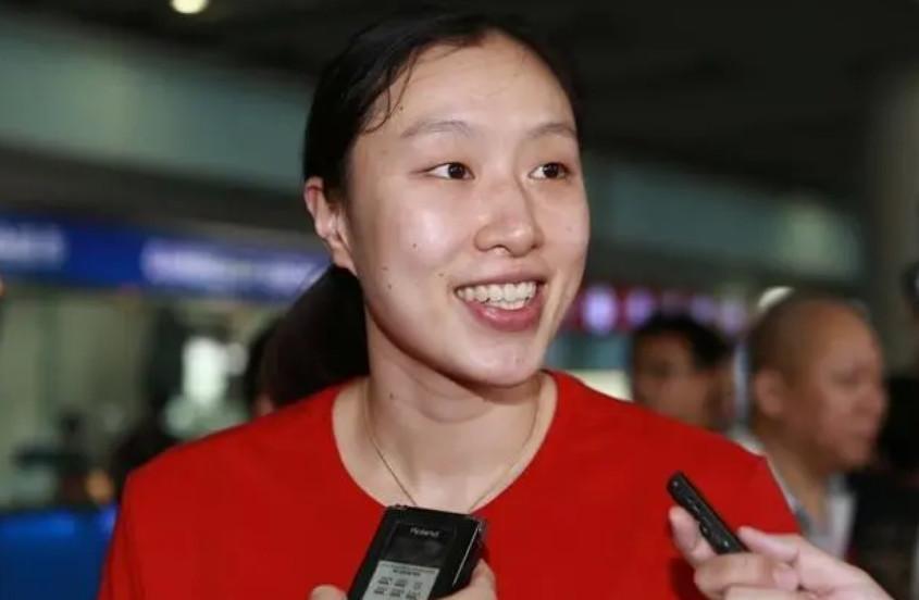 女篮：中午12点，中国女篮队长正式宣布退役，姚明遗憾(3)